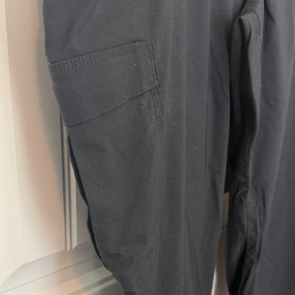 Duluth Trading Co Women's Nylon Stretch Cargo Pants in Black - Picture 3 of 8